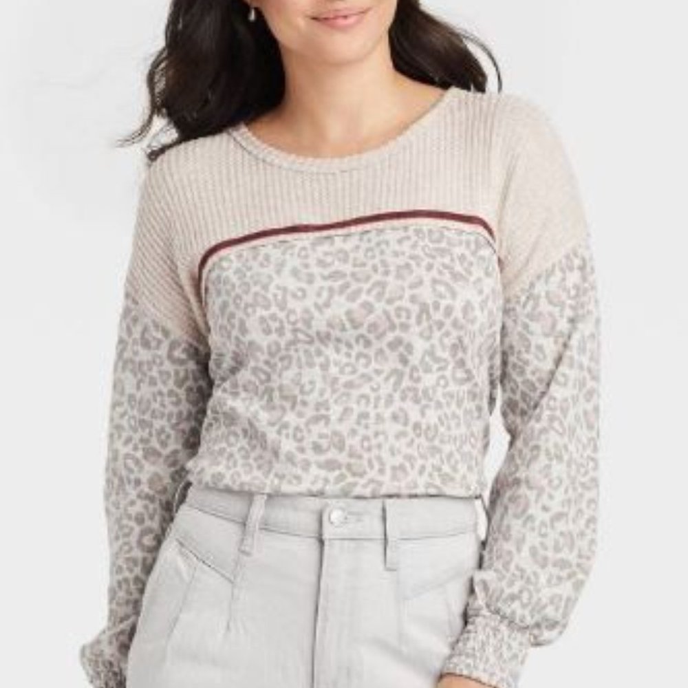 Knox Rose Gray leopard print long sleeve shirt